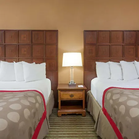 Ramada By Wyndham Columbus North-2