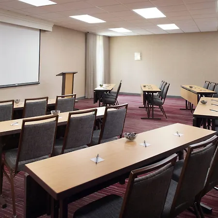 Courtyard By Marriott Fayetteville-3
