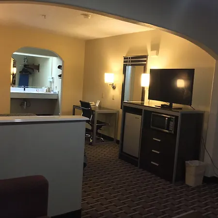 Days Inn & Suites By Wyndham Houston North - Spring-2