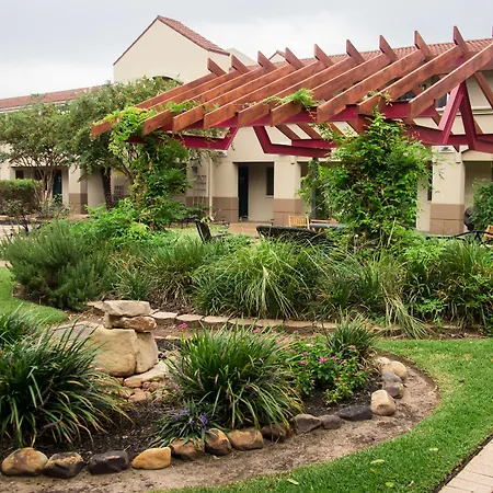 Vineyard Court Designer Suites Hotel-3