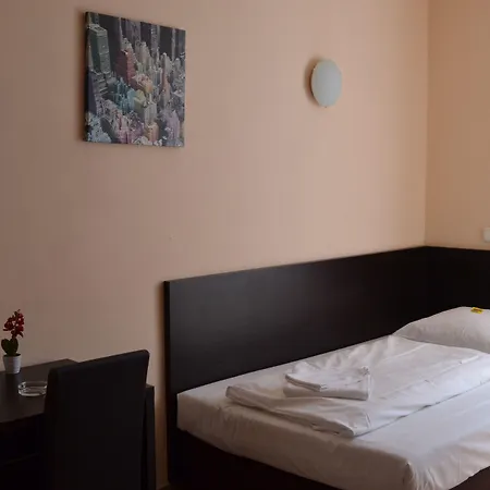 Angel Hotel-2