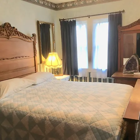 Old Iron Inn Bed And Breakfast-2