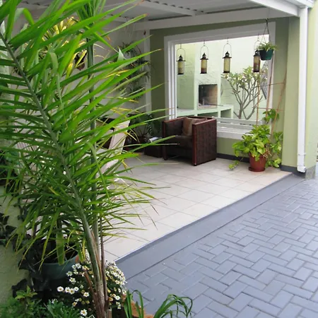 Pebble Stone House Bed & Breakfast-2