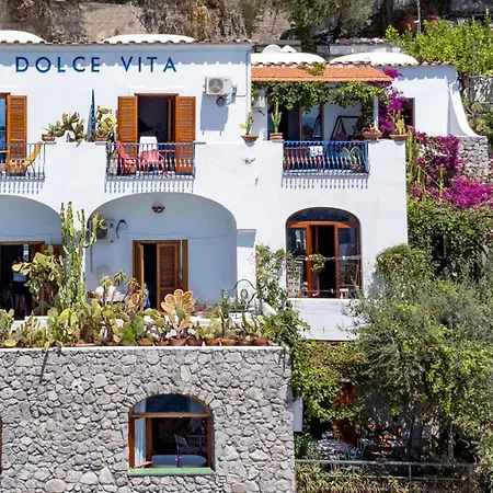 La Dolce Vita A Positano Boutique Hotel-2