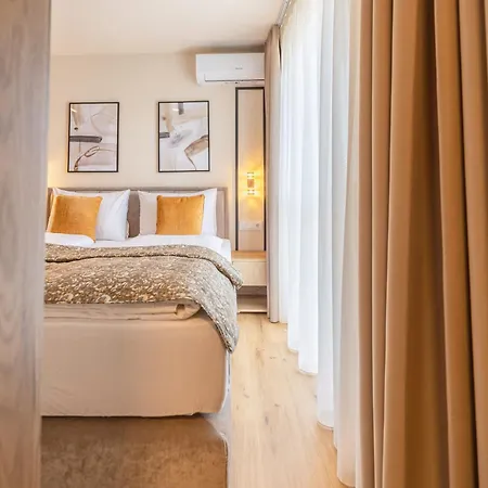 Casa Plus - Rooms & Apartments-3