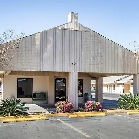 Rodeway Inn & Suites Brookhaven-3