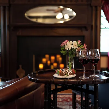 Manor House Inn (Adults Only)-3