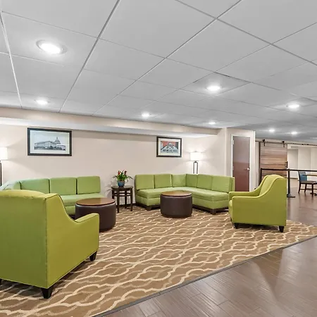 Comfort Inn Oxon Hill - National Harbor-3