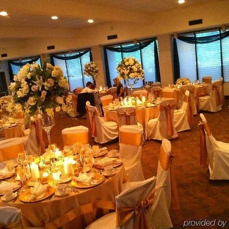 Nichols Village Hotel And Spa-2