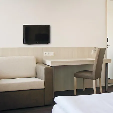 Viva Hotel Luebeck-3