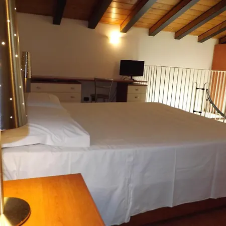 Easy Milano - Rooms And Apartments Navigli-3