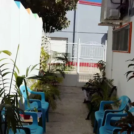Hostel Room Aruba-2