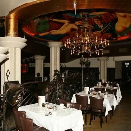 Paramount Hotel-3