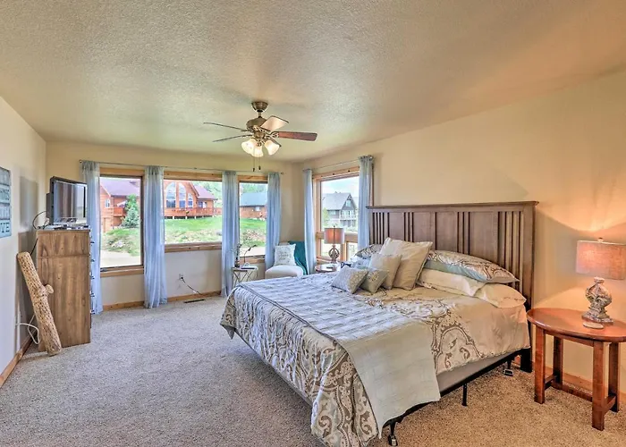 2 Mi To Granby Ranch: Granby Home W/ Hot Tub!
