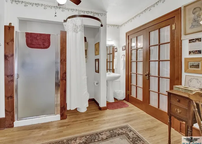 Robins Nest Bed & Breakfast