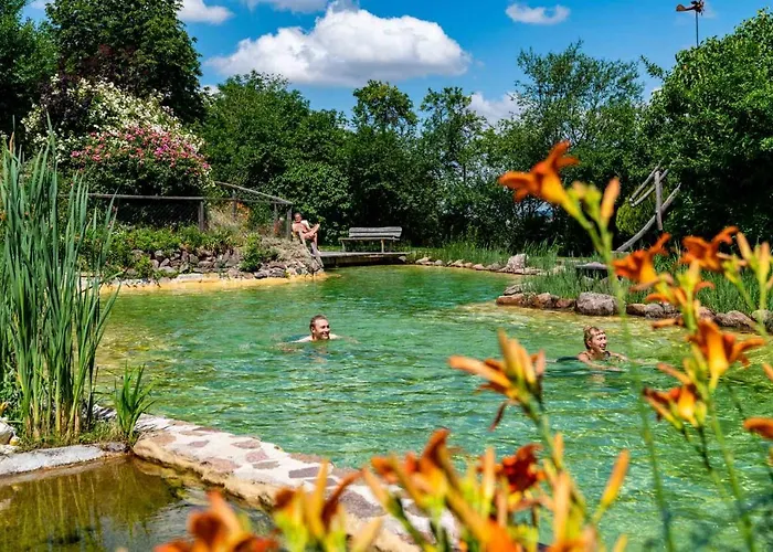 Landhotel Gut Wildberg mit Badeteich und großem Garten