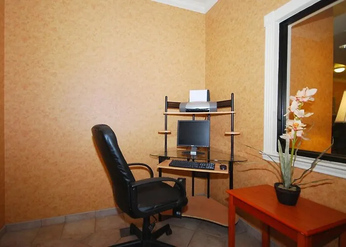 Best Western Inn & Suites - Henrietta