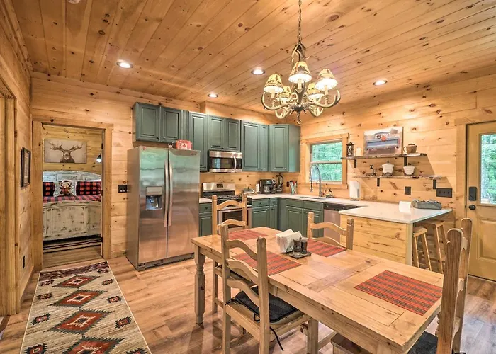 Peaceful Cabin On 3 Private Acres: Deck & Fire Pit