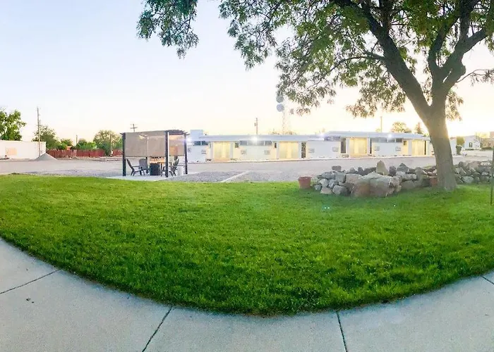 Blue Sage Inn & Suites