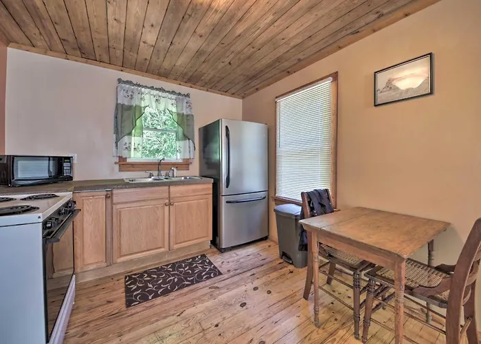 Pet-Friendly Cottage W/ Fire Pit - 3 Mi To Siu!