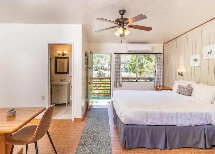 Buckeye Tree Lodge