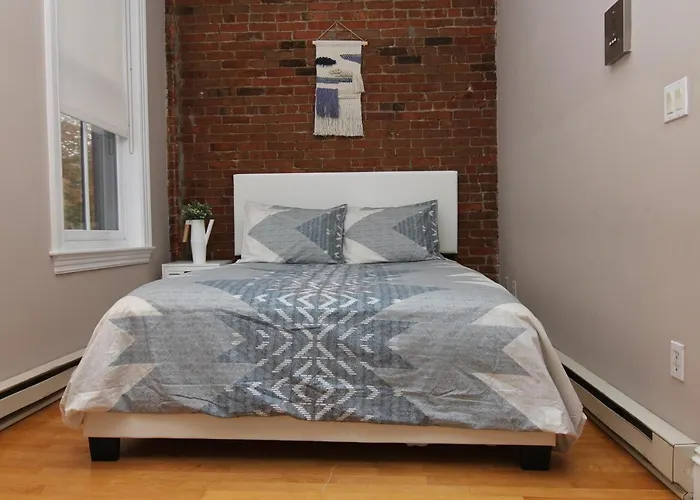 Charming Studio In Boston Brownstone, C.Ave#5