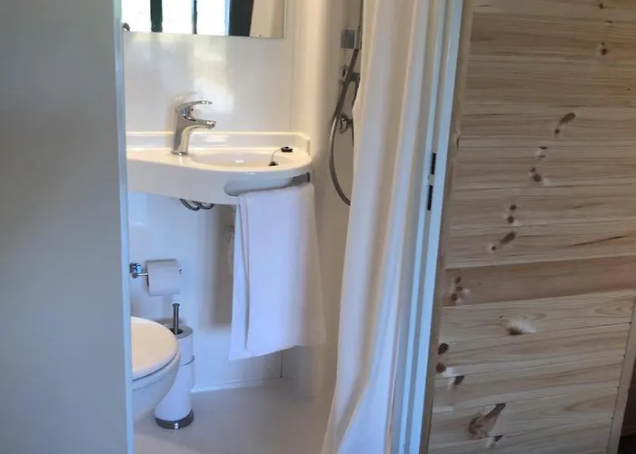 Superior Glamping Pod With Hot Tub