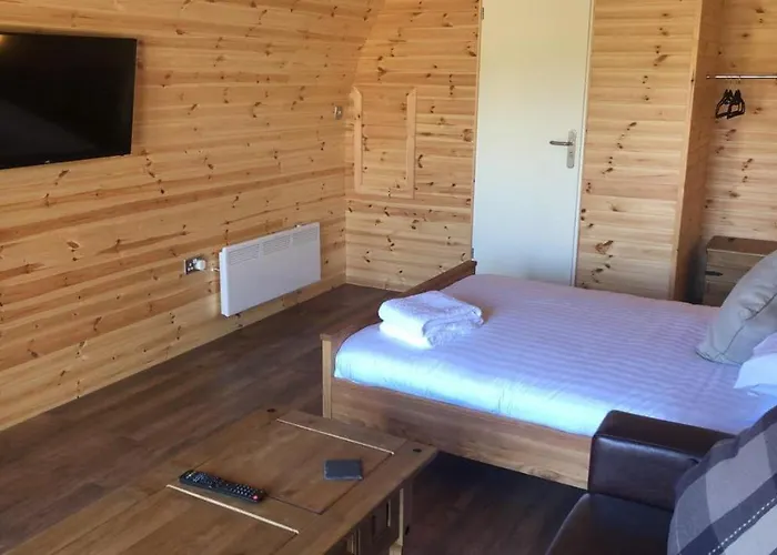 Superior Glamping Pod With Hot Tub