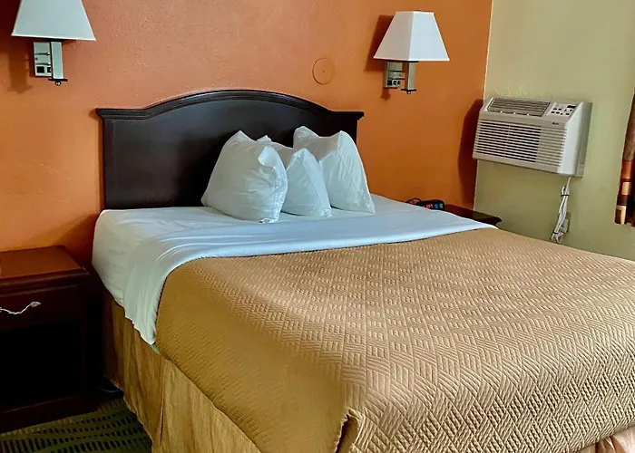 Travelodge By Wyndham La Porte/Michigan City Area