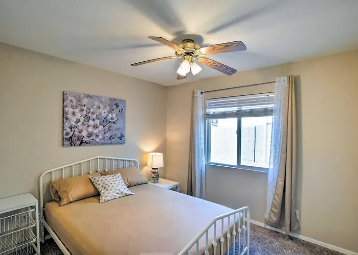 Near Golf & Entertainment! Gilbert Family Getaway