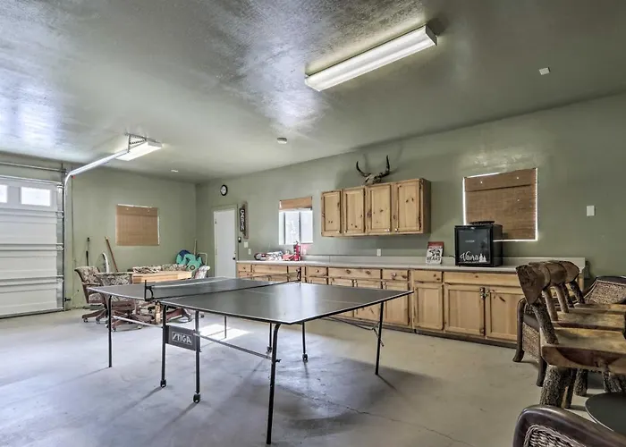 Fire Pit + Game Room: Heber-Overgaard Cabin!