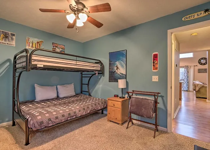 Deck, Lake Views! Group Getaway In Osage Beach