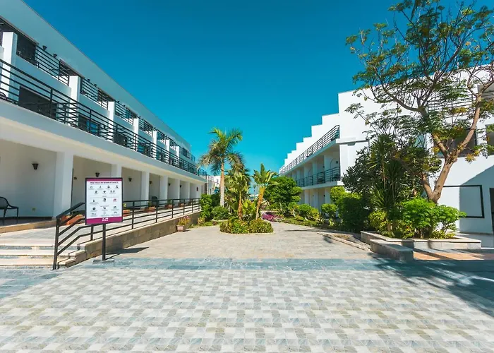 La Rosa Waves Beach - Couple & Families Only