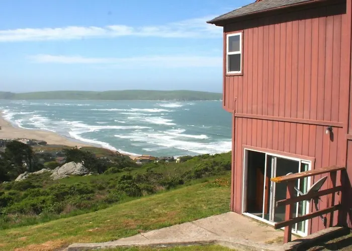 Abalone Alcove! Hot Tub! Pool Table! Amazing Views! Fast Wifi!! Dog Friendly!