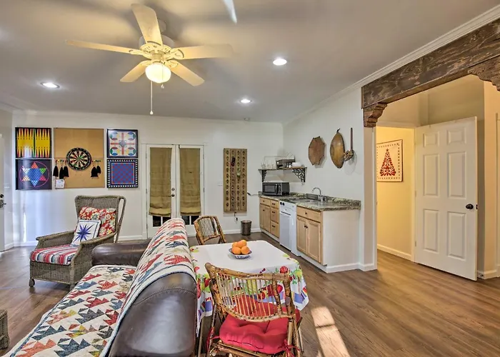Cozy & Quiet Studio W/ Porch, Near Scenic Railway!
