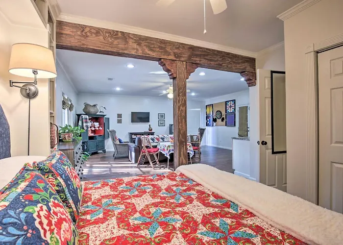 Cozy & Quiet Studio W/ Porch, Near Scenic Railway!
