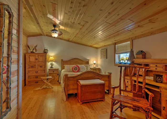 Bartlesville Cabin W/ Pool, Hot Tub & Trampoline!