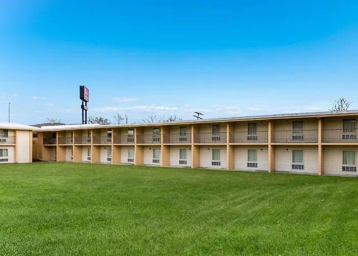 Econo Lodge Inn & Suites