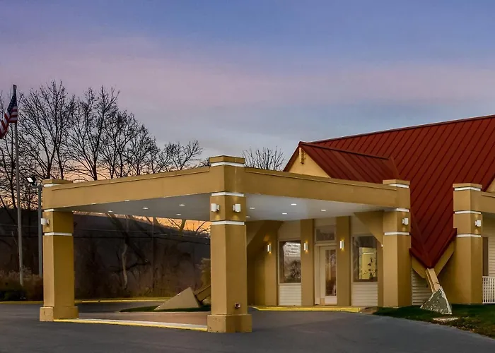 Econo Lodge Inn & Suites