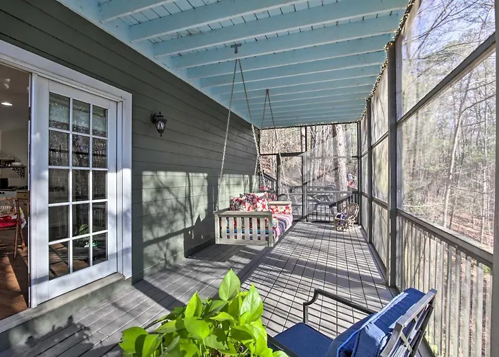 Cozy & Quiet Studio W/ Porch, Near Scenic Railway!