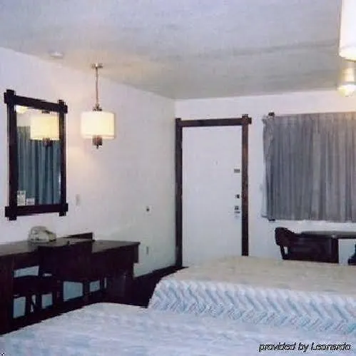 Budget Host Longhorn Motel