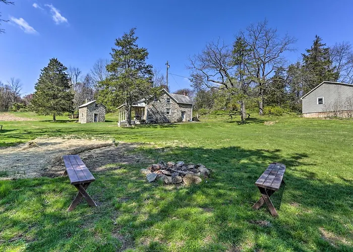 Patio & Fire Pit: Idyllic Cottage In Hellertown!