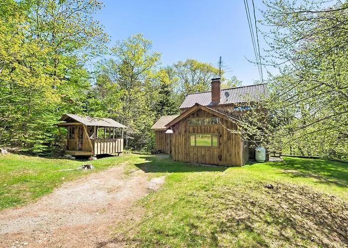 1 Mi To Downtown Bbh: Coastal Cabin W/ Deck & Yard