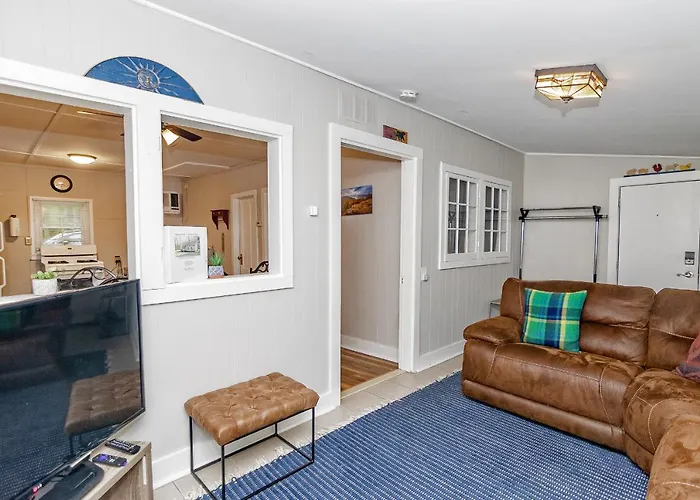 Camelback Cottage - On One Acre & Near Local Attractions