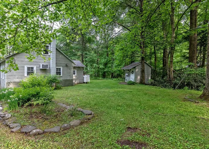 Camelback Cottage - On One Acre & Near Local Attractions