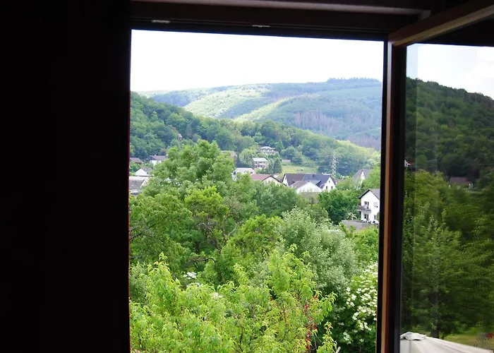 Hinter den Spiegeln