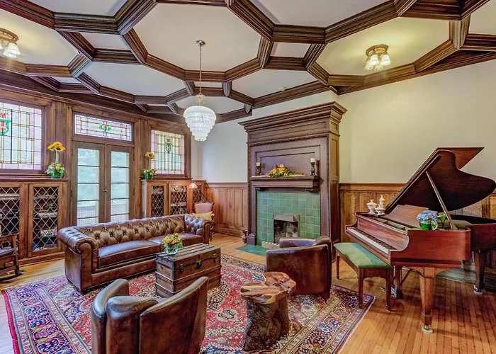Oak Hall Mansion And Boutique Hotel
