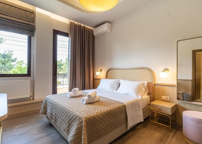Lydia Suites And Rooms