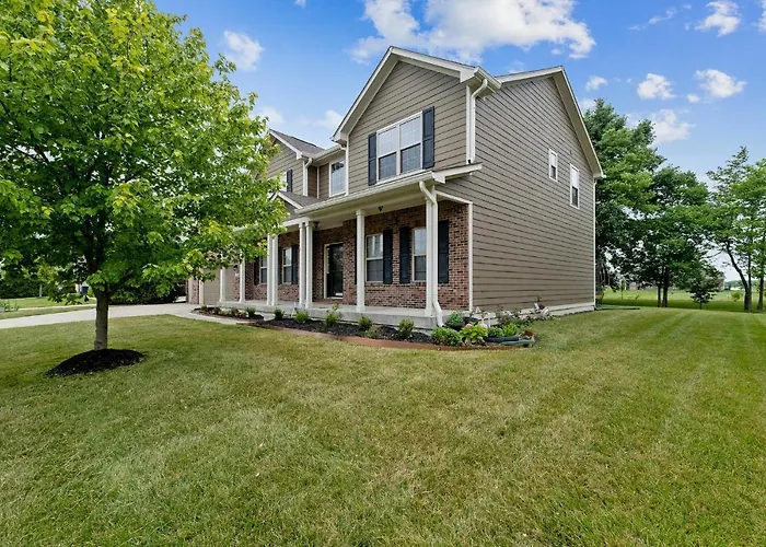 Incredibly Spacious Carmel Home With Fully Equipped Kitchen - 4700 Sq Ft! Sleeps 15! Pet Friendly! Home