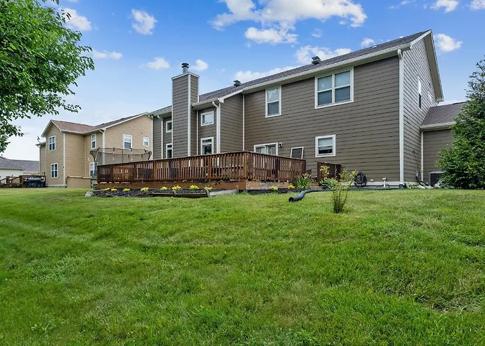 Incredibly Spacious Carmel Home With Fully Equipped Kitchen - 4700 Sq Ft! Sleeps 15! Pet Friendly! Home